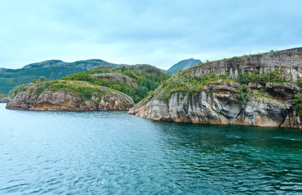 Ranfjorden sommaren molnigt Visa (Norge) — Stockfoto