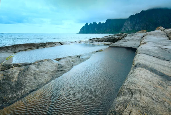 Letní pobřeží Senja (Jagged Ersfjord, Norsko, polární ) — Stock fotografie