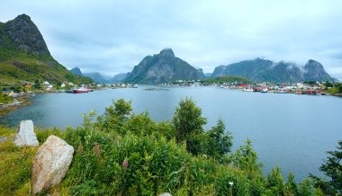 Yaz köye reine (lofoten, Norveç).