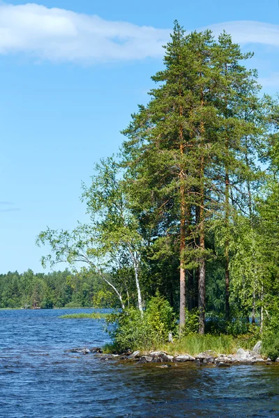 Jezero ruotsalainen letní pohled (Finsko). — Stock fotografie