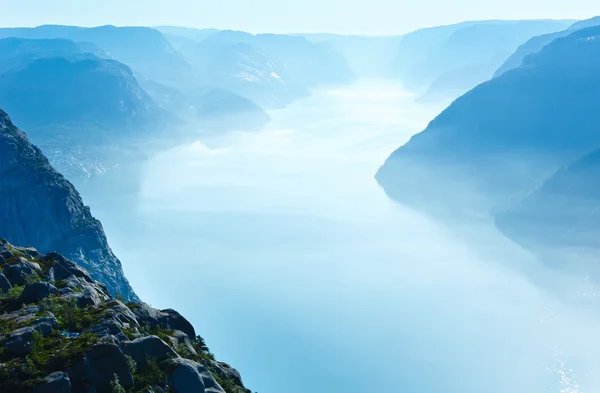 Zomerochtend bekijken op lysefjorden (Noorwegen) — Stockfoto