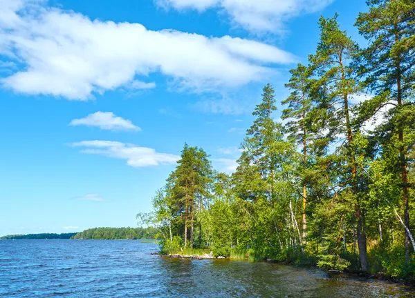 Lago Ruotsalainen vista de verão (Finlândia ). — Fotografia de Stock