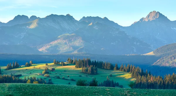 Sommer Sonnenaufgang Bergblick (Polen) — Stockfoto