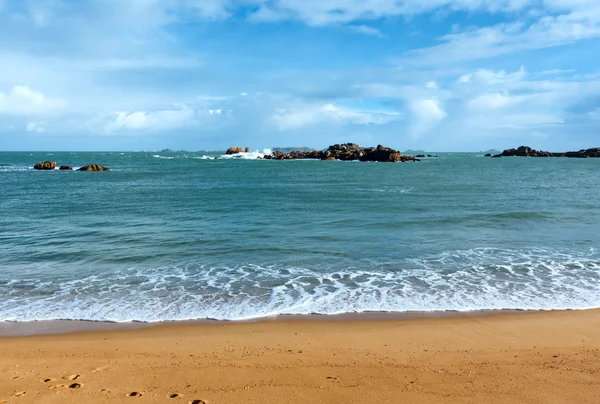 Vista de la costa de Tregastel (Bretaña, Francia ) —  Fotos de Stock