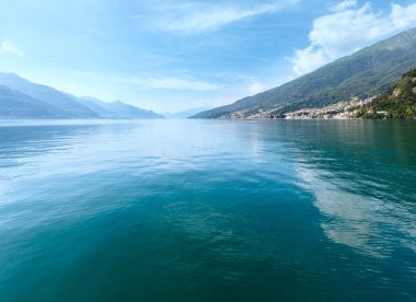 Gemi görünümünden Como Gölü (İtalya)