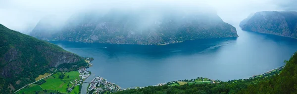 查看从 stegastein （aurland、 挪威) — 图库照片