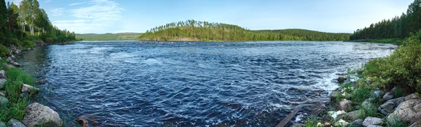 Panorama do rio de verão (Suécia ). — Fotografia de Stock