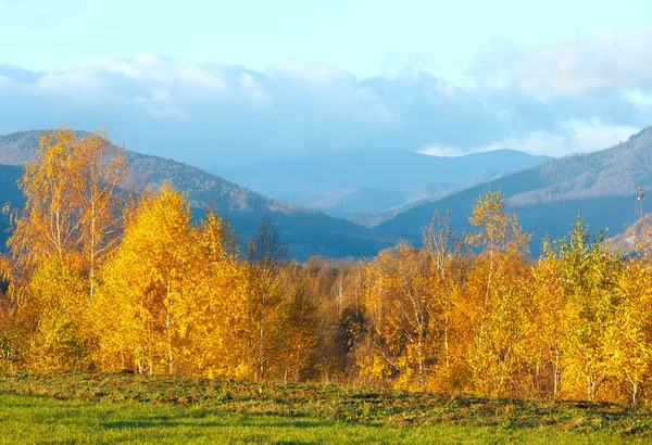 Herfst berglandschap ochtend Karpaten. — Stockfoto