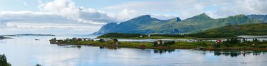 Deniz yaz panoraması (Norveç, lofoten).