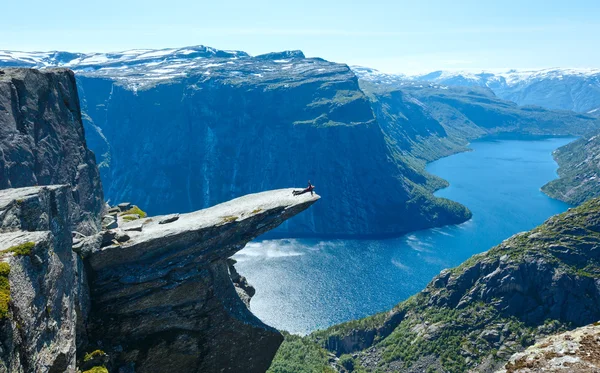 trolltunga yaz görünümü (Norveç).