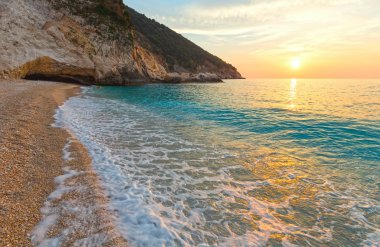 günbatımı myrtos Beach (Yunanistan, kefalonia, İyon Denizi).