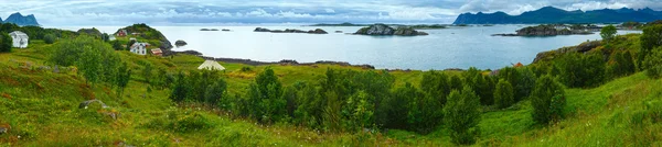Καλοκαίρι θέα στη θάλασσα (Νορβηγία, lofoten). Πανόραμα. — Φωτογραφία Αρχείου