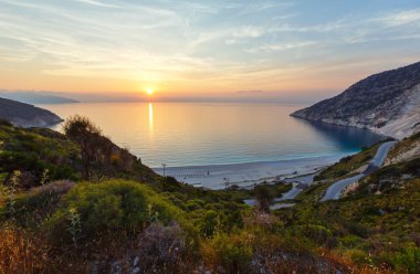 günbatımı myrtos Beach (Yunanistan, kefalonia, İyon Denizi).
