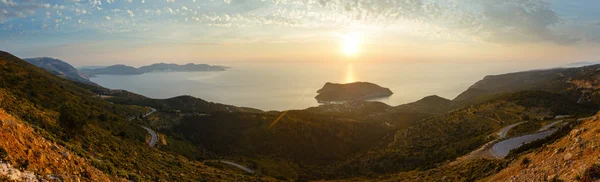 Assos Yarımadası (Yunanistan, Kefalonia gün batımı görünümü). — Stok fotoğraf