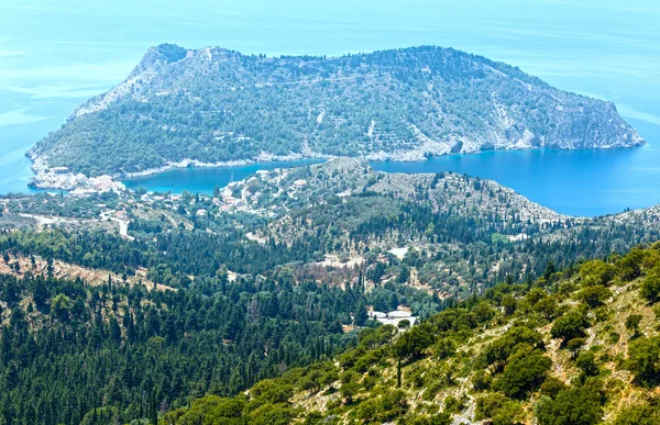 Vista de verão da península de Assos (Grécia, Kefalonia ). — Fotografia de Stock