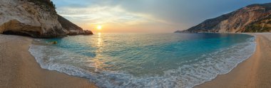 günbatımı myrtos Beach (Yunanistan, kefalonia, İyon Denizi).