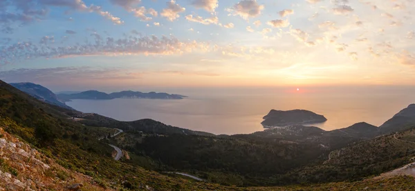 Sunset view Assos-félsziget (Görögország, Kefalonia). — Stock Fotó