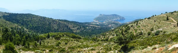 Vista de verão da península de Assos (Grécia, Kefalonia). Panorama . — Fotografia de Stock