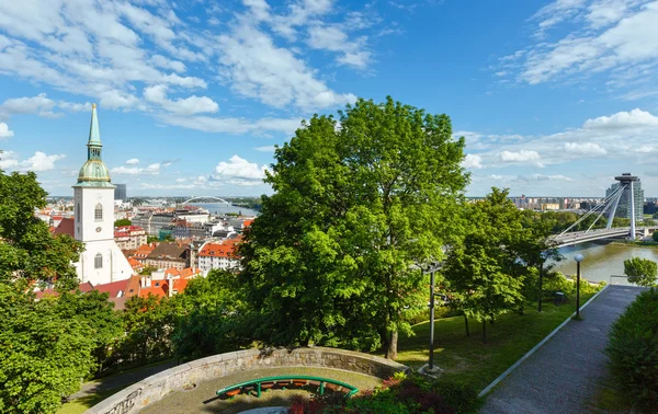Bratislava Vista de primavera de la ciudad (Eslovaquia ) — Foto de Stock