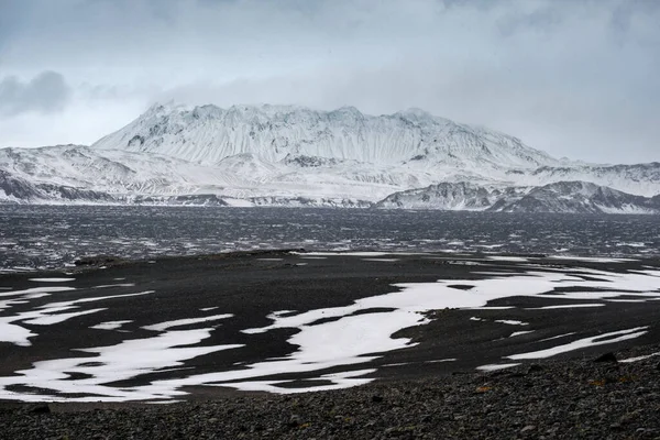 Осенний Снегопад Исландии Красочные Ландманналогарские Горы Снежным Покровом Осенью Исландия — стоковое фото