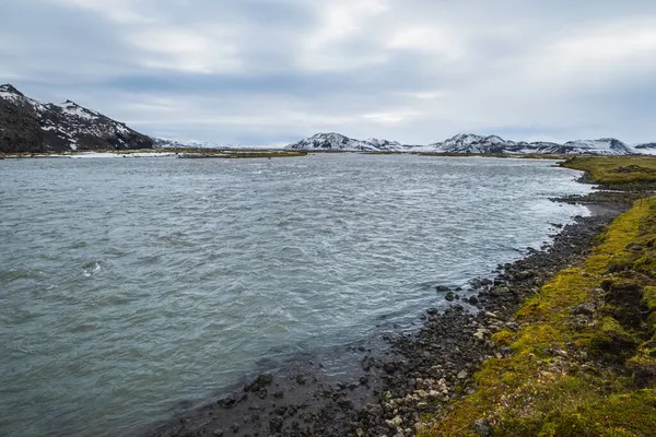Живописная Осенняя Река Вид Ландманналогарские Горы Снежным Покровом Далеко Исландское — стоковое фото