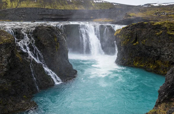 絵のような滝Sigoldufoss秋の景色 アイスランド南部の高地での季節変化 — ストック写真