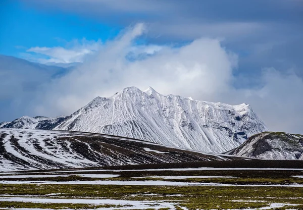 Sonbaharda Zlanda Kar Altında Renkli Landmannalaugar Dağları Önplanda Volkanik Kumdan — Stok fotoğraf