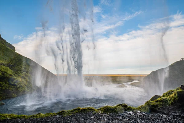 Picturesque Waterfall Seljalandsfoss Осінній Вид Південно Західна Ісландія Люди Машина — стокове фото