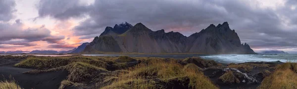 Сонячний Підйом Stokksnes Минає Морський Пляж Вестрахорн Гора Ісландія Дивовижні — стокове фото