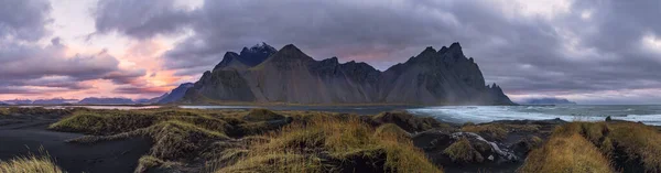 Сонячний Підйом Stokksnes Минає Морський Пляж Вестрахорн Гора Ісландія Дивовижні — стокове фото