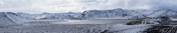 Coloridas Montañas Landmannalaugar Bajo Cubierta Nieve Otoño Las Tierras Altas —  Fotos de Stock