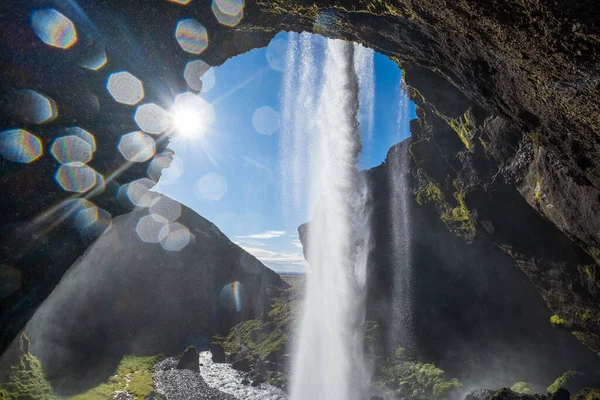 Resimli Şelale Kvernufoss Sonbahar Manzarası Güneybatı Zlanda Lens Üzerinde Damlası — Stok fotoğraf