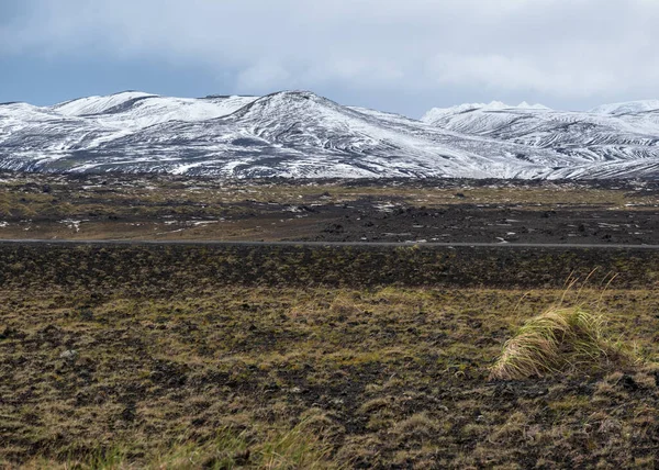 Színes Landmannalaugar Hegyek Hótakaró Alatt Ősszel Izlandon Vulkáni Homok Lávamezői — Stock Fotó