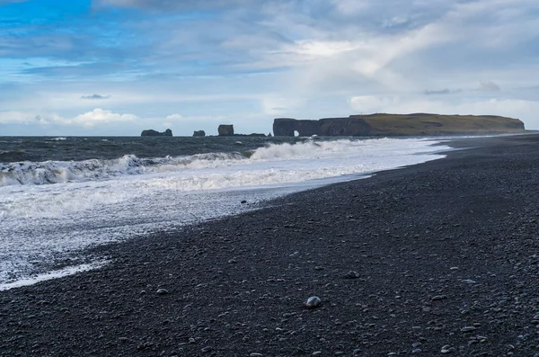 Picturesque Autumn Dyrholaey Cape Rock Formations View Reynisfjara Ocean Black — Stock Photo, Image