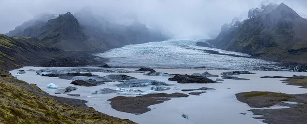 Κολώνες Από Πέτρες Basalt Στην Παραλία Reynisfjara Κοντά Στο Vik — Φωτογραφία Αρχείου