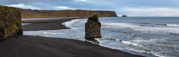 Malerischer Herbstabend Blick Auf Reynisfjara Ozean Schwarzer Vulkanischer Sandstrand Und — Stockfoto