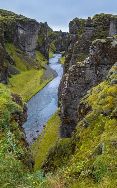 Ποταμός Fjadra Ρέει Μέσα Από Όμορφο Φαράγγι Fjadrargljufur Νότια Ισλανδία — Φωτογραφία Αρχείου