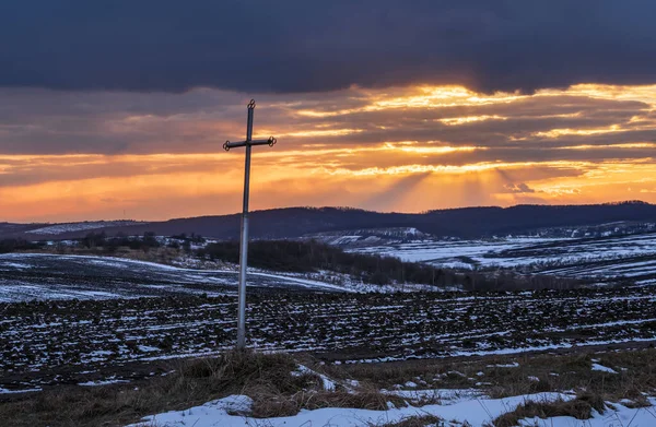 Zwarte Aarde Akkerland Bedekt Met Laatste Sneeuw Vroege Lente Rustige — Stockfoto