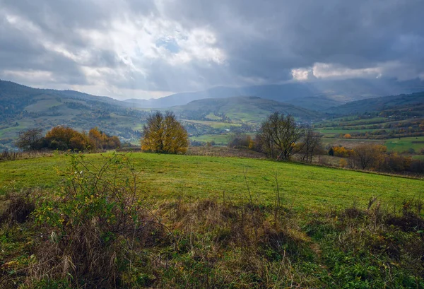 Ranní Mlhavé Mraky Slunci Podzimní Horské Krajině Ukrajina Karpaty Borzhavské — Stock fotografie