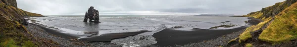 飲料象やサイ 玄武岩スタックHvitserkur Vatnsnes半島の東海岸に沿って アイスランド北西部 玄武岩と15メートルの高さから作られた素晴らしい岩の構造 — ストック写真