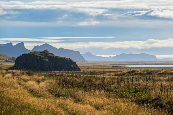 Вид Автостради Під Час Автомобільної Поїздки Ісландію Дивовижний Ісландський Пейзаж — стокове фото