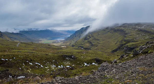Pohled Během Jízdy Autem Islandu Nádherná Islandská Krajina Malebnou Přírodou — Stock fotografie