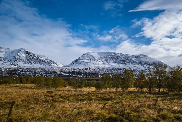 Schöne Aussicht Auf Die Berge Während Einer Autofahrt Nordisland Spektakuläre — Stockfoto