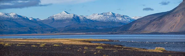 Вид Время Автопутешествия Исландии Захватывающий Исландский Пейзаж Живописной Природой Горы — стоковое фото
