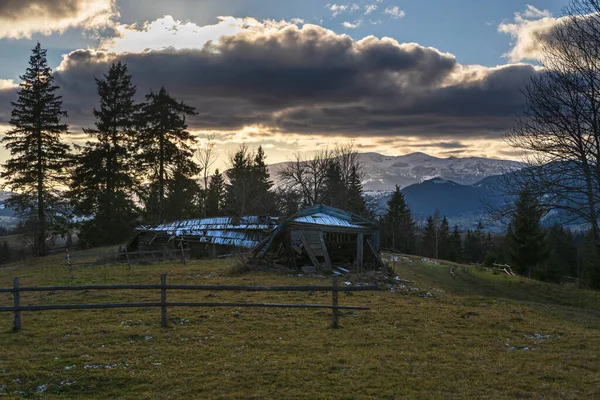 Late Autumn Mountain Pre Sunset Scene Snow Covered Tops Far — Stock Photo, Image