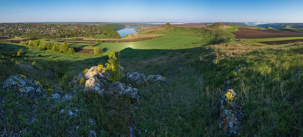 Superbe Vue Printanière Sur Canyon Rivière Dnister Avec Des Rochers — Photo