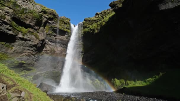 Pittoreska Vattenfallet Kvernufoss Höstutsikt Sydvästra Island Människor Oigenkännliga — Stockvideo