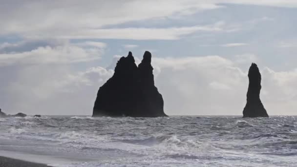 Famous Black Sand Ocean Beach Picturesque Basalt Columns Vik South — Stock Video