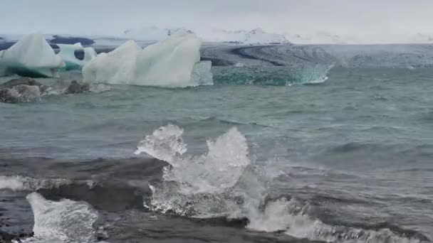 Jokulsarlon冰川湖冰盖泻湖冰岛Vatnajokull Icecap或Vatna冰川位于大西洋边缘 位于Breidamerkurjokull冰川顶部 — 图库视频影像