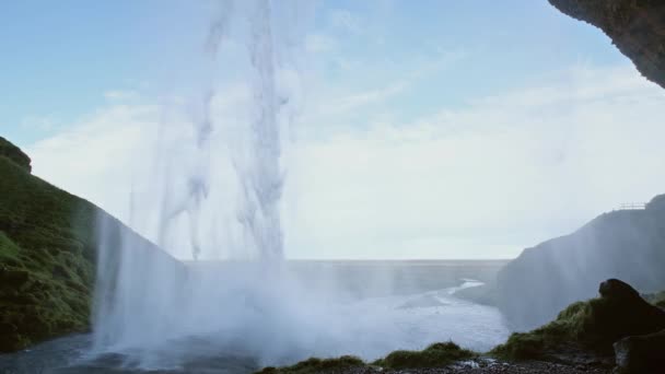 Cachoeira Pitoresca Seljalandsfoss Vista Outono Sudoeste Islândia Pessoas Irreconhecíveis Algumas — Vídeo de Stock